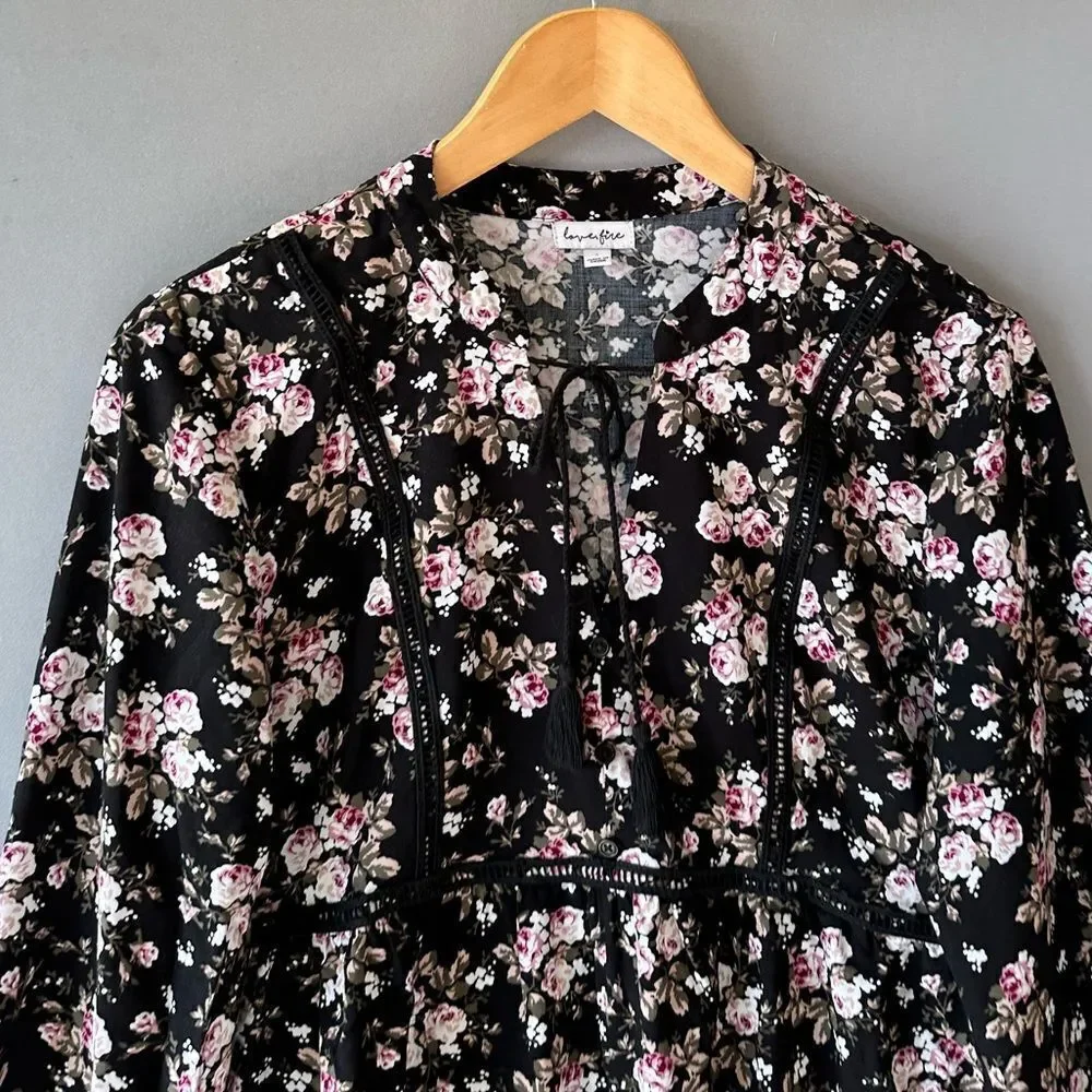 🎉5 for $45 🎉Love Fire Top Blouse Shirt Size L Floral